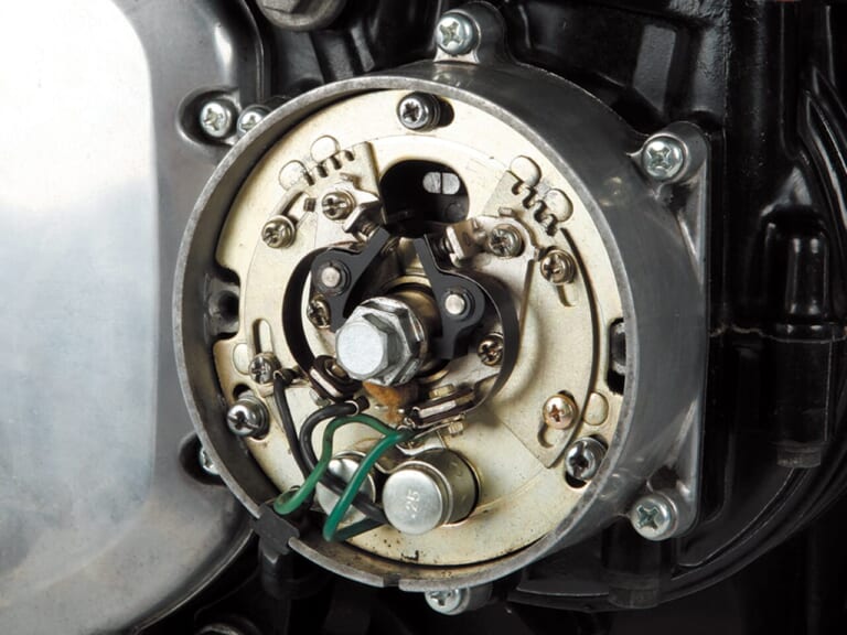 点火方式|開発テーマは「世界最良」、二輪史に輝く不朽の名機:カワサキ”Z1/Z2″シリーズ 【あの素晴らしい名車をもう一度】