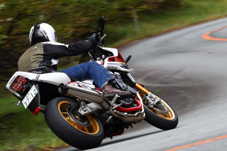 ホンダ|CB1300スーパーボルドールSP|威風堂々の余裕が持ち味のビッグネイキッド ホンダ「CB1300スーパーボルドールSP」試乗インプレッション