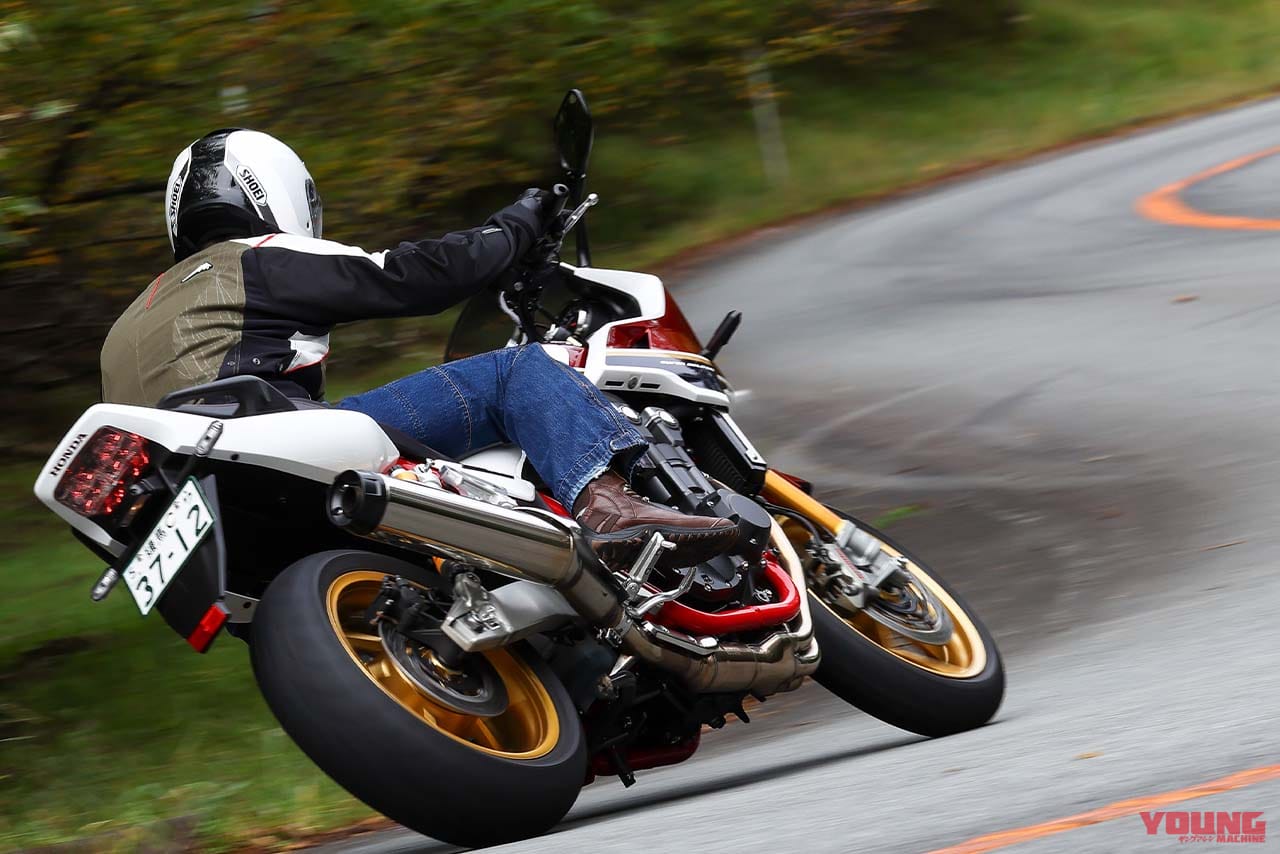 ホンダ|CB1300スーパーボルドールSP|威風堂々の余裕が持ち味のビッグネイキッド ホンダ「CB1300スーパーボルドールSP」試乗インプレッション