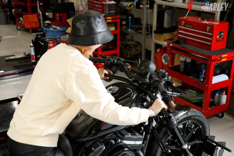 バイク王｜朝山すず