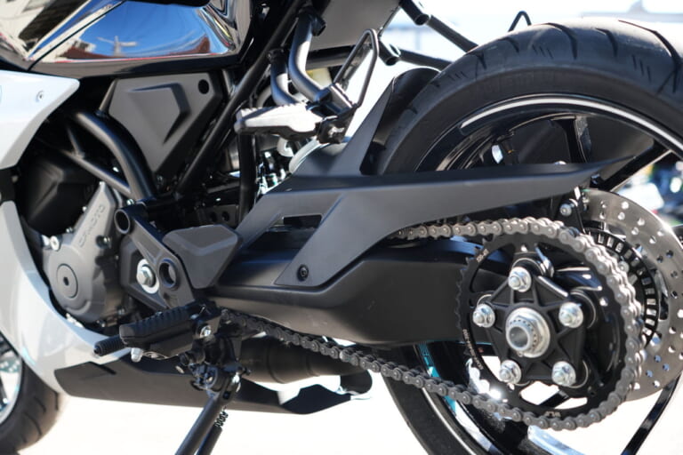 CFMOTO|250SR-S|CFMOTOのシングルスポーツ「250SR-S」が67万4300円で2月1日発売決定!