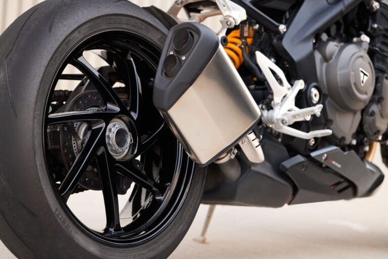 トライアンフ|スピードトリプル1200RS|2025年モデル|トライアンフ新型「スピードトリプル1200RS」登場! 222万5000円~227万円で4月発売