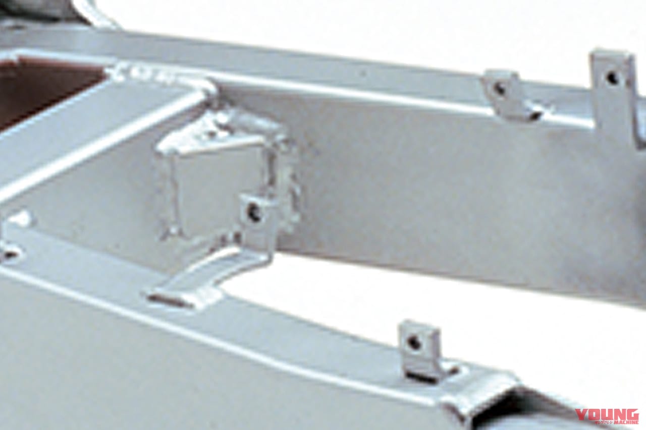 |「50年でここまで変わるか?」プロが解説! スイングアームの理論と歴史「見た目も中身も全然違う」