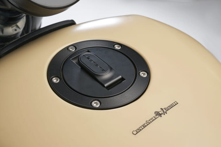 ベネリ|レオンチーノボバー400|「日本の免許制度にピッタリ」ベネリから400ccストリートクルーザーが登場! 「レオンチーノボバー400」国内導入熱望!