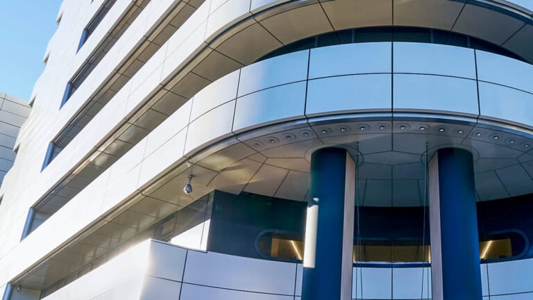 バルコニー|「”宗一郎の水”?!」「 ヒバ樽もすごい」青山ビル見学ツアーにみる、グローバル企業としてのホンダ流哲学