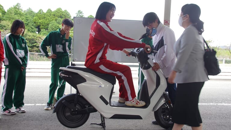 [高校生のバイク問題]はじめてのEV体験で笑顔の生徒たち：電動二輪車講習会レポート【熊本県立矢部高校】（30ページ目）