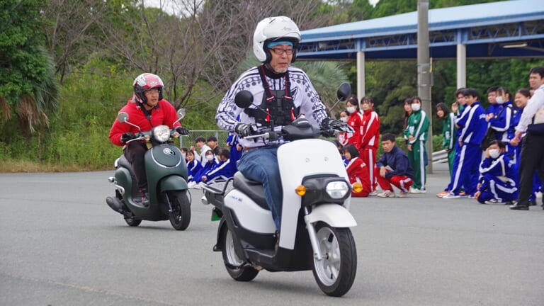 EVとガソリン車の競争を見学