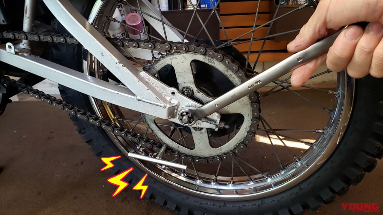 バイク初心者でもチェーン調整が抜群に上手くいく3つの方法【DIY整備の裏技】|張り過ぎとおさらば! バイク初心者でもチェーン調整が抜群に上手くいく3つの方法【DIY整備の裏技】