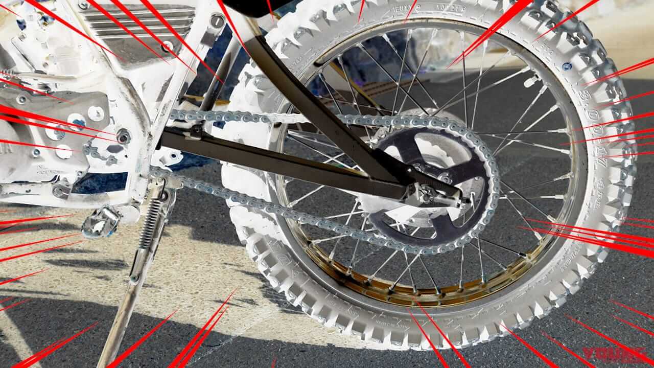 張り過ぎとおさらば! バイク初心者でもチェーン調整が抜群に上手くいく3つの方法【DIY整備の裏技】