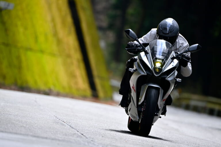 SUZUKI GSX-8R|スズキのバイクに乗って感じること5選! 情熱的なファンを生むのは真面目さと変態の二面性?!