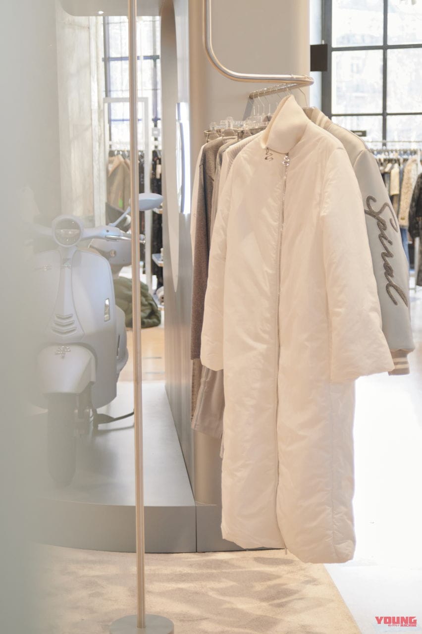 VESPA 946 SNAKE|巳年ベスパ『946』は世界限定888台! 蛇柄シートと立体エンブレムが目印