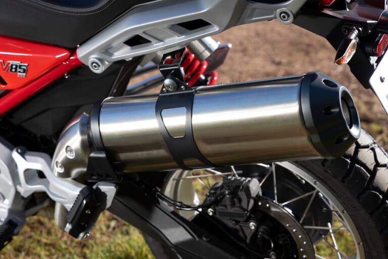 モトグッツィ|V85TT ロッソフジ|日本国旗がモチーフ! イタリア製モトグッツィ「V85TT ロッソフジ」国内発売