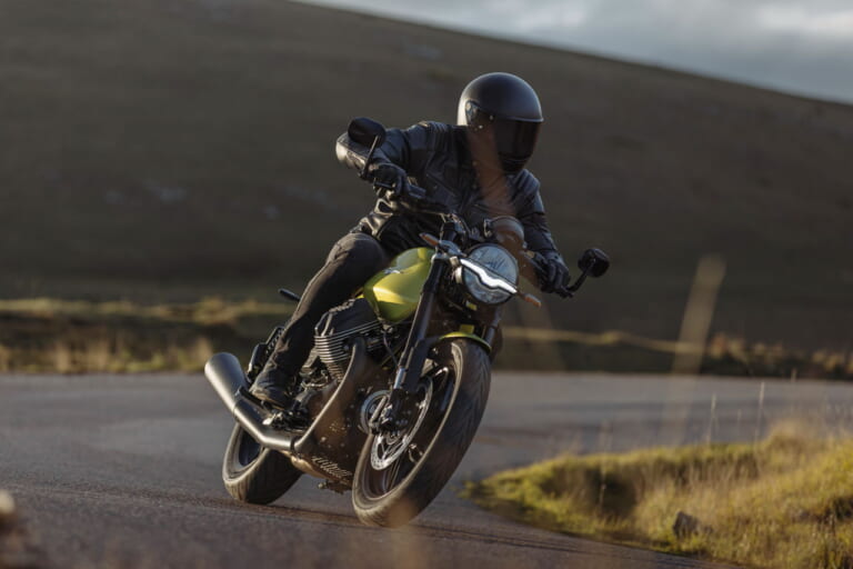 モトグッツィ|V7スポルト|2025年モデル|伝説のモトグッツィ「V7スポルト」が復活!! 倒立フォークなどを装備して2/26受注開始、8月出荷へ【新型V7シリーズ】