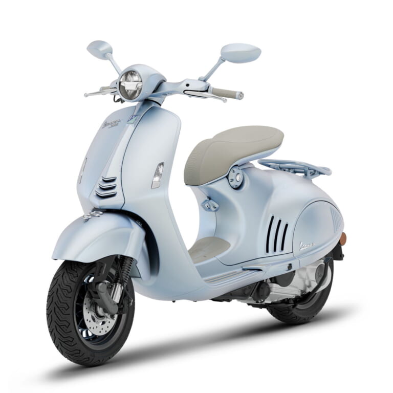 VESPA 946 SNAKE|巳年ベスパ『946』は世界限定888台! 蛇柄シートと立体エンブレムが目印