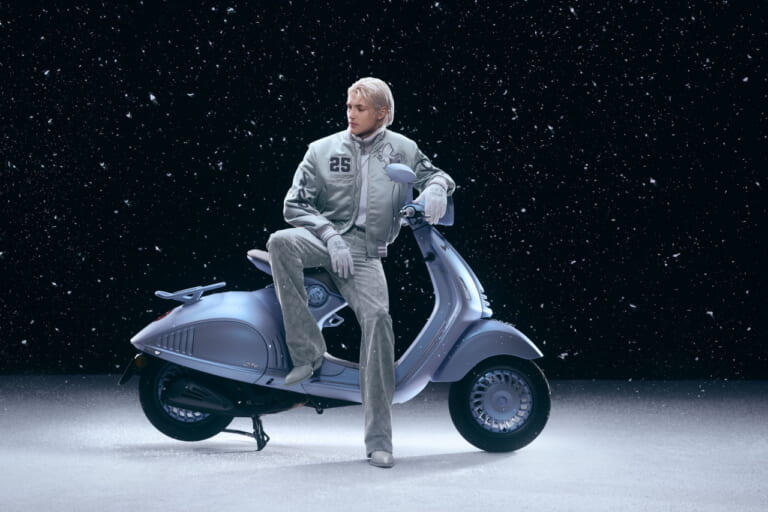 VESPA 946 SNAKE|巳年ベスパ『946』は世界限定888台! 蛇柄シートと立体エンブレムが目印