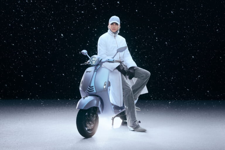 VESPA 946 SNAKE|巳年ベスパ『946』は世界限定888台! 蛇柄シートと立体エンブレムが目印