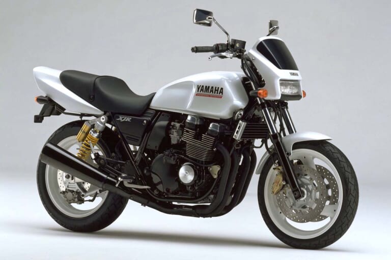 ヤマハ|XJR400R II|1995年モデル|「ハイスペック空冷4気筒」の独自路線 1995年ヤマハ『XJR400R』【柏 秀樹の昭和~平成 カタログ蔵出しコラム Vol.14】