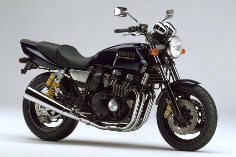 ヤマハ|XJR400R|1995年モデル|「ハイスペック空冷4気筒」の独自路線 1995年ヤマハ『XJR400R』【柏 秀樹の昭和~平成 カタログ蔵出しコラム Vol.14】