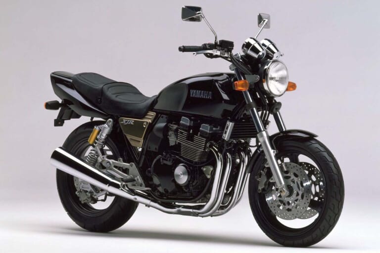 ヤマハ|XJR400R|1995年モデル|「ハイスペック空冷4気筒」の独自路線 1995年ヤマハ『XJR400R』【柏 秀樹の昭和~平成 カタログ蔵出しコラム Vol.14】