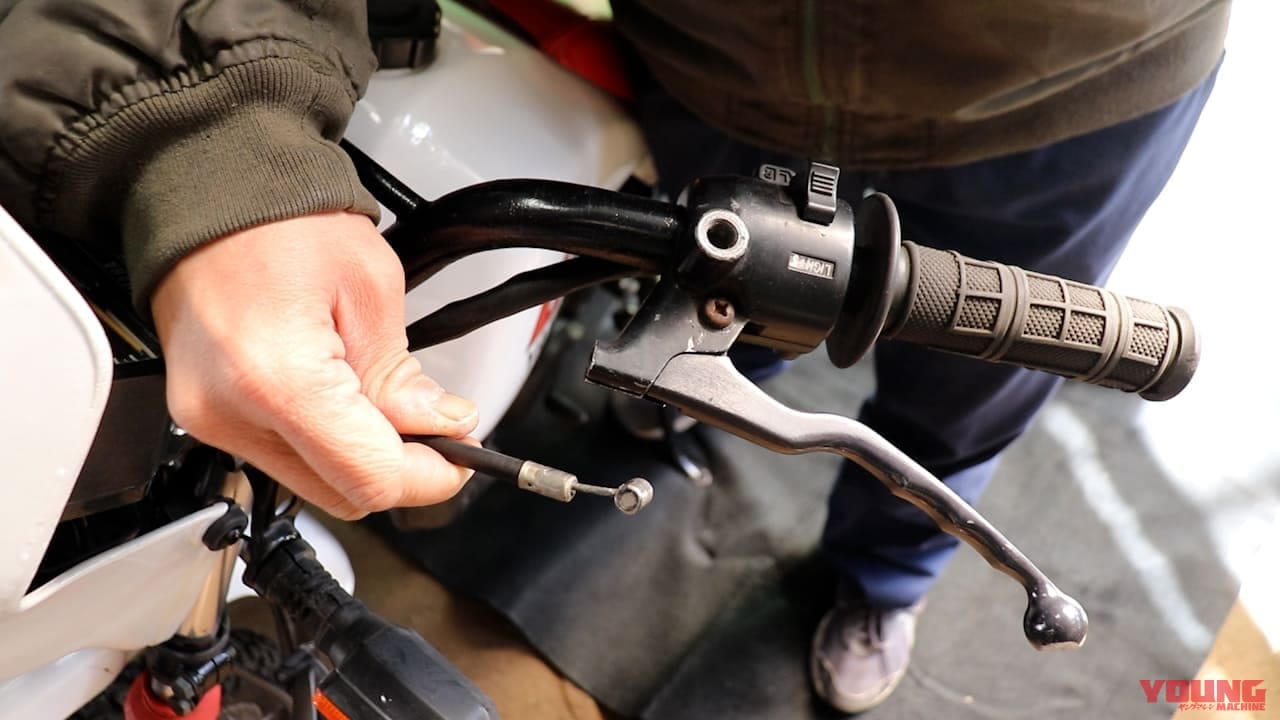 できればプロっぽい? 工具なしでクラッチケーブルを「スパッ」と取り外す昭和テクニック【DIY整備の裏技】|できればプロっぽい!? 工具なしでクラッチケーブルを「スパッ」と取り外す昭和テクニック【DIY整備の裏技】