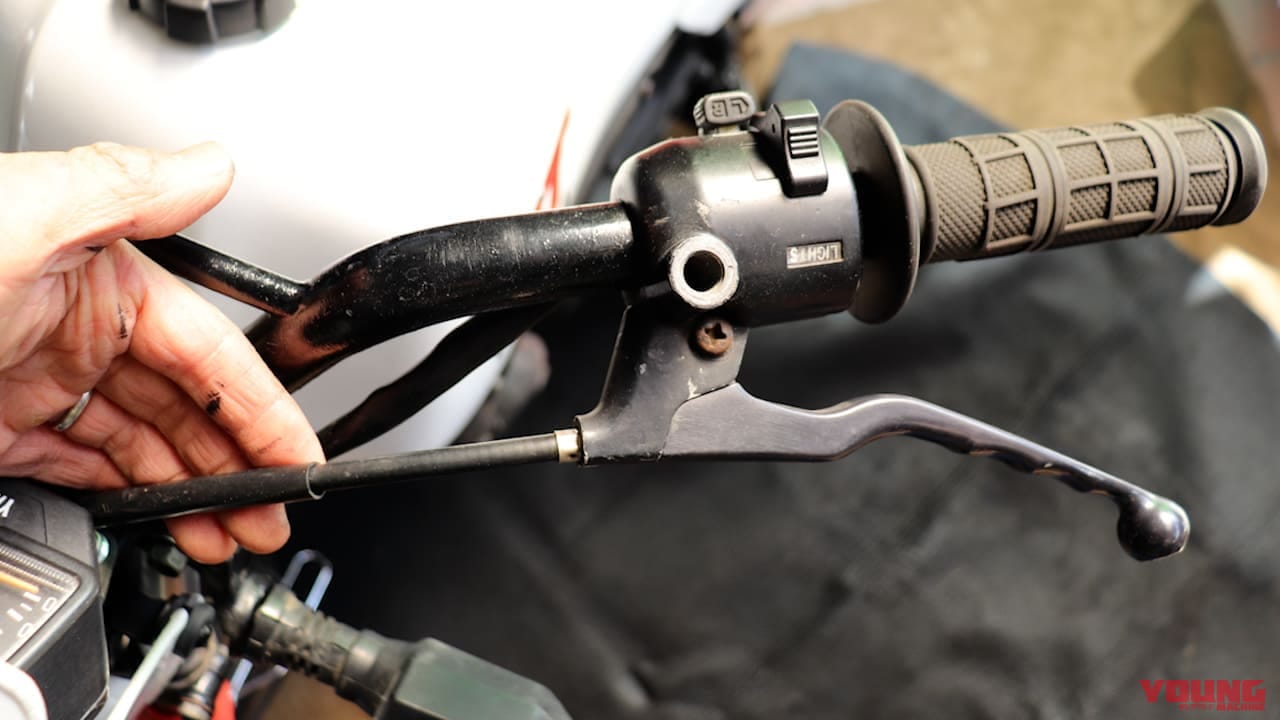 できればプロっぽい? 工具なしでクラッチケーブルを「スパッ」と取り外す昭和テクニック【DIY整備の裏技】|できればプロっぽい!? 工具なしでクラッチケーブルを「スパッ」と取り外す昭和テクニック【DIY整備の裏技】