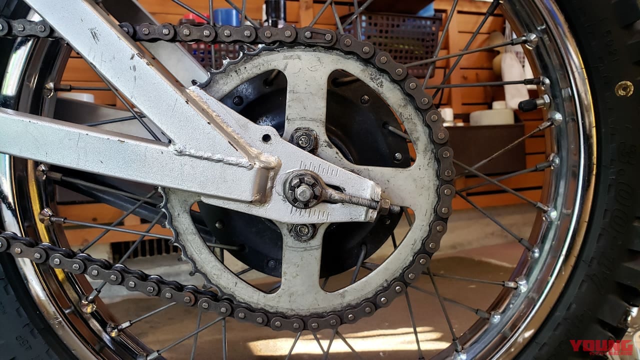 バイク初心者でもチェーン調整が抜群に上手くいく3つの方法【DIY整備の裏技】|張り過ぎとおさらば! バイク初心者でもチェーン調整が抜群に上手くいく3つの方法【DIY整備の裏技】