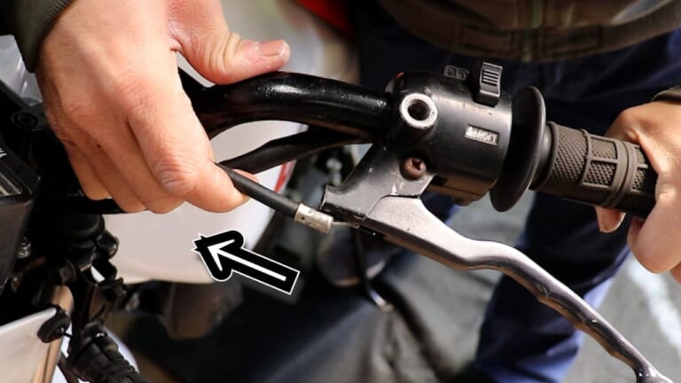 できればプロっぽい? 工具なしでクラッチケーブルを「スパッ」と取り外す昭和テクニック【DIY整備の裏技】|できればプロっぽい!? 工具なしでクラッチケーブルを「スパッ」と取り外す昭和テクニック【DIY整備の裏技】