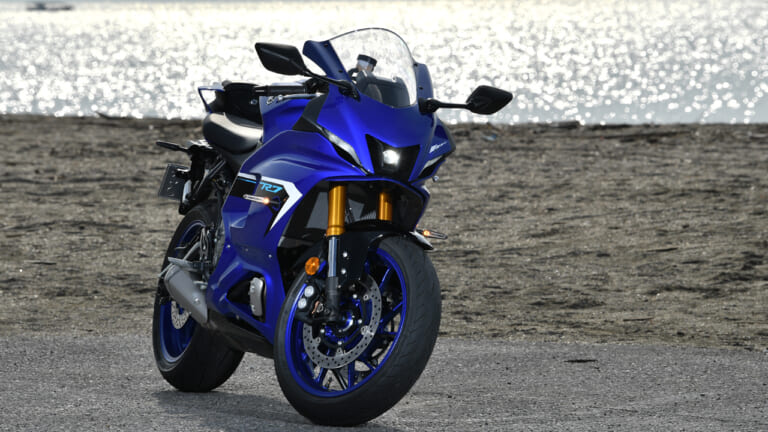 「サーキットでヒジ擦りだろ」「公道が超タノシイ」ヤマハYZF-R7の立ち位置はどこにある?!〈試乗レビュー〉（33ページ目）
