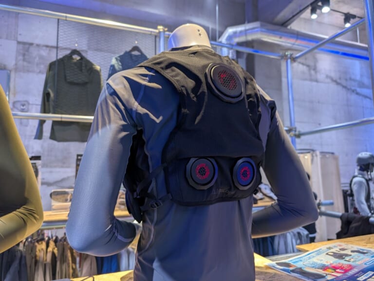 ワークマン|ペルチェベスト|ワークマン新作「6Lサイズで価格据え置きの衝撃」「新型“冷暖房”ベストも!」大盛況だった【東京MCショー】ワークマンブース