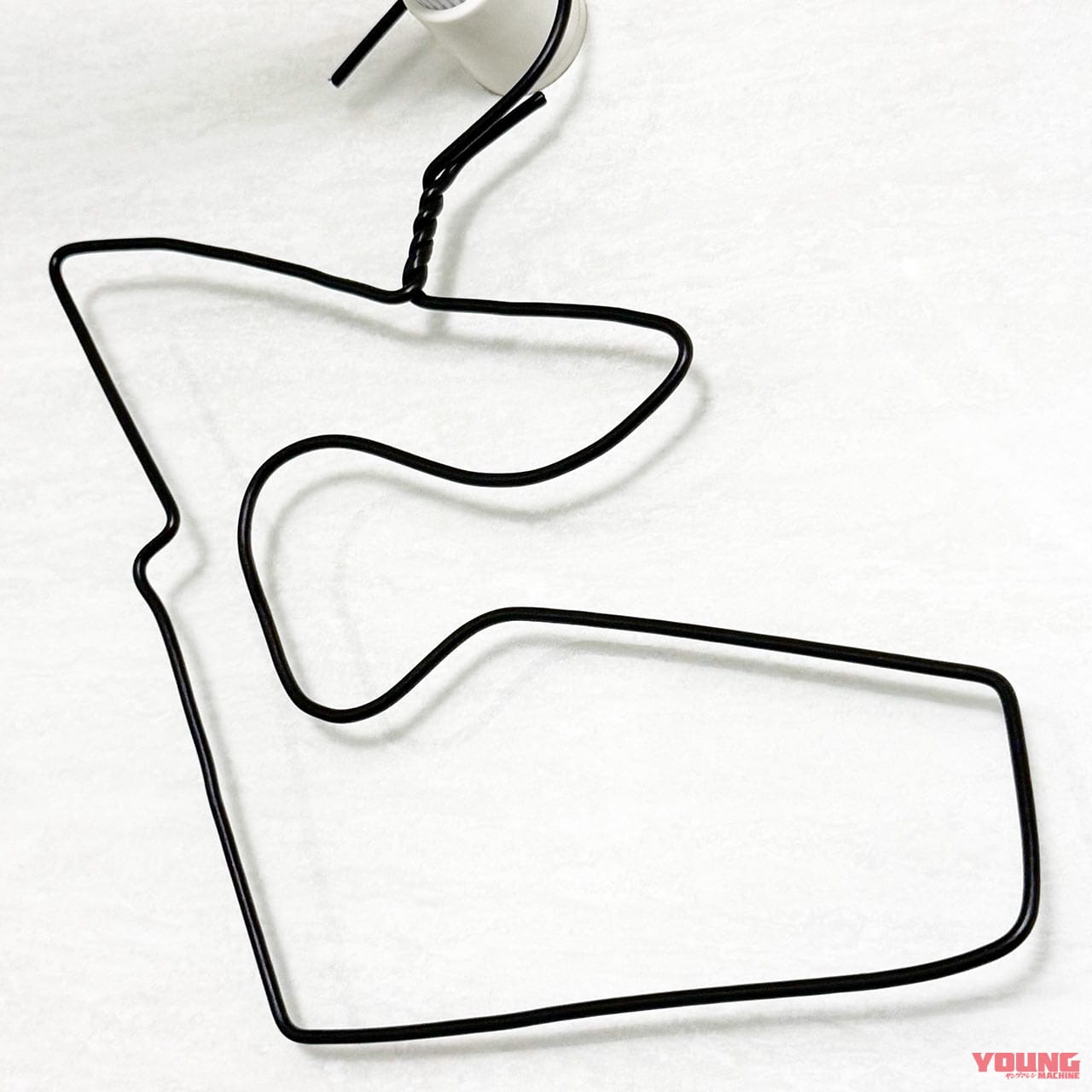 【第13戦オーストリアGP】レッドブルリンク-シュピールベルク|「100均ハンガーでMotoGPサーキット」制作の激レアさん発見:実は“RVF(NC35)が好きすぎて2台目も作っちゃう”剛の者だった