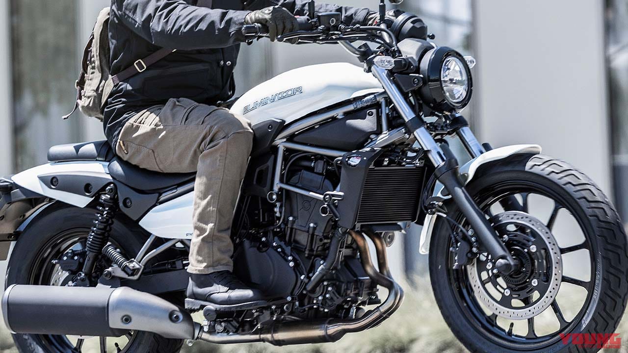 復活の白!! カワサキ「エリミネーター」初期モデルの“パールロボティックホワイト”2025年モデルとして追加発売
