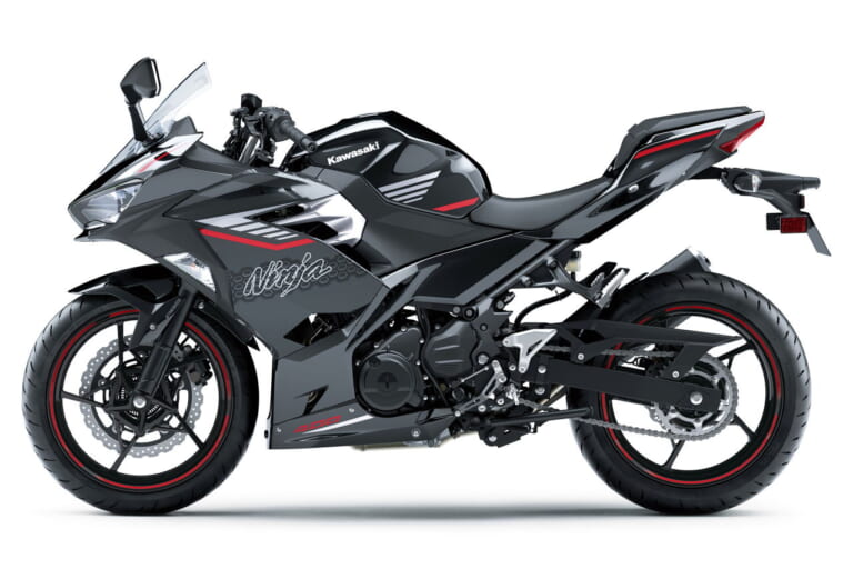 KAWASAKI Ninja 400|中古相場もわかる! カワサキ「ニンジャ400」歴代モデル図鑑【最新2025モデル:ダーク系の2色展開化】