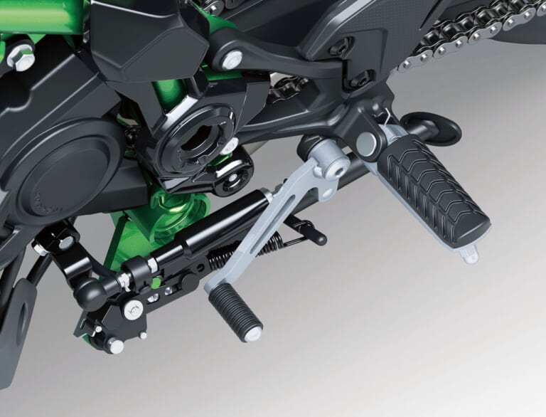 カワサキ|Z900 SE|2025年モデル|カワサキ新型「Z900SE」4/12発売! デザイン刷新のほか燃費改善やカワサキ初のターンバイターンナビ獲得も