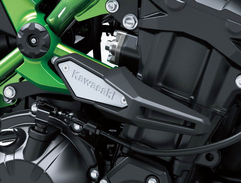 カワサキ|Z900 SE|2025年モデル|カワサキ新型「Z900SE」4/12発売! デザイン刷新のほか燃費改善やカワサキ初のターンバイターンナビ獲得も