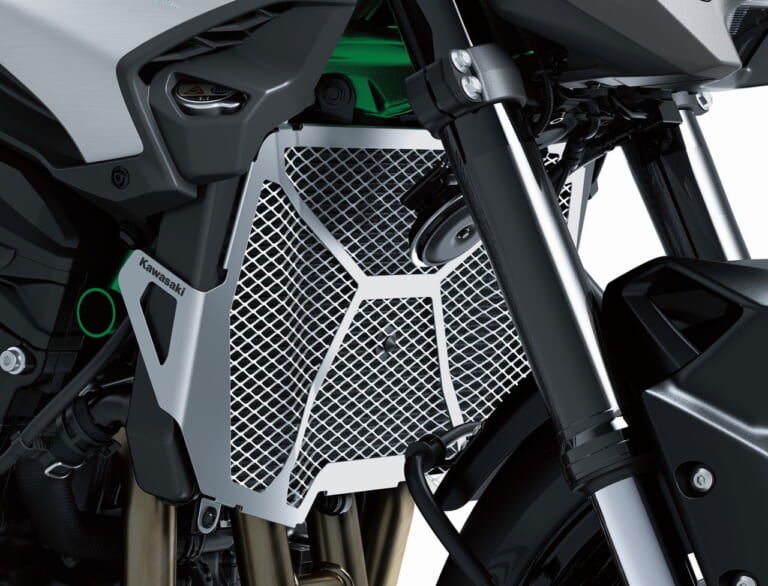 カワサキ|Z900 SE|2025年モデル|カワサキ新型「Z900SE」4/12発売! デザイン刷新のほか燃費改善やカワサキ初のターンバイターンナビ獲得も