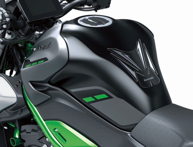カワサキ|Z900 SE|2025年モデル|カワサキ新型「Z900SE」4/12発売! デザイン刷新のほか燃費改善やカワサキ初のターンバイターンナビ獲得も