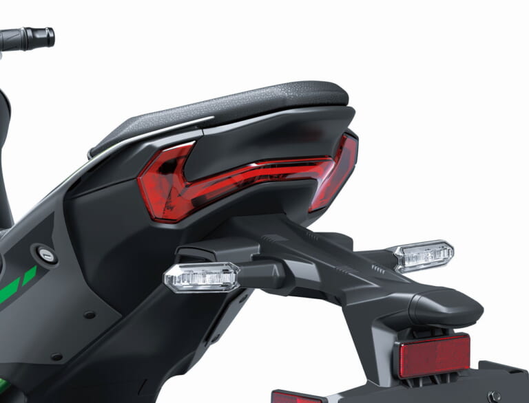 カワサキ|Z900 SE|2025年モデル|カワサキ新型「Z900SE」4/12発売! デザイン刷新のほか燃費改善やカワサキ初のターンバイターンナビ獲得も