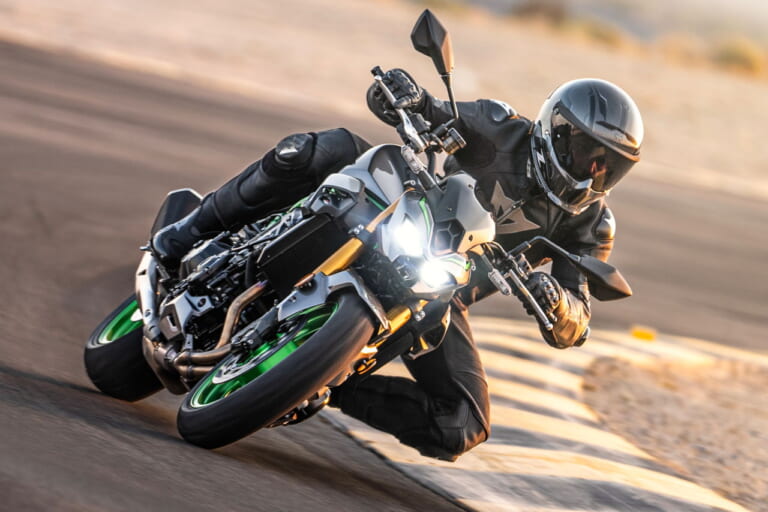 カワサキ|Z900 SE|2025年モデル|カワサキ新型「Z900SE」4/12発売! デザイン刷新のほか燃費改善やカワサキ初のターンバイターンナビ獲得も