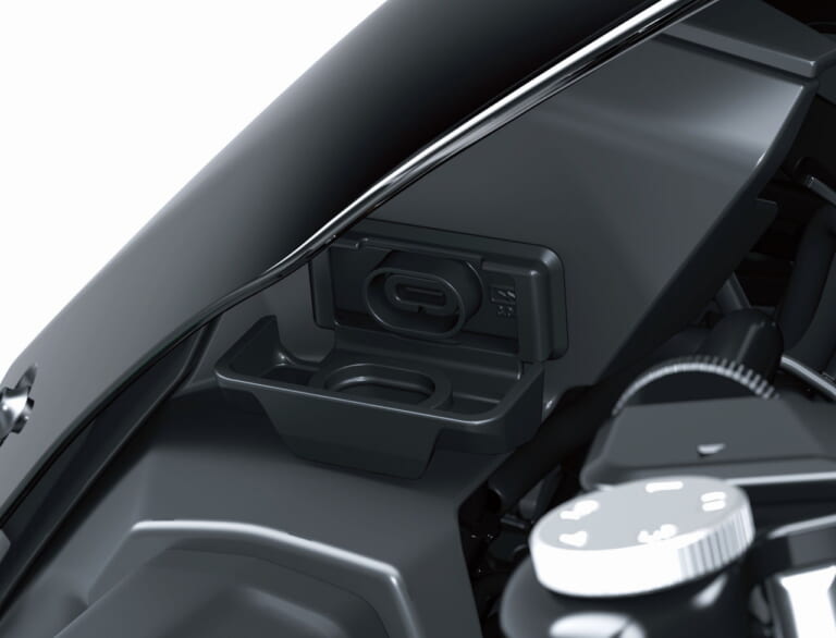 カワサキ|Z900 SE|2025年モデル|カワサキ新型「Z900SE」4/12発売! デザイン刷新のほか燃費改善やカワサキ初のターンバイターンナビ獲得も