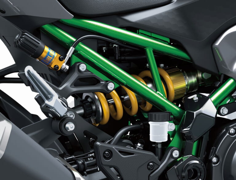 カワサキ|Z900 SE|2025年モデル|カワサキ新型「Z900SE」4/12発売! デザイン刷新のほか燃費改善やカワサキ初のターンバイターンナビ獲得も