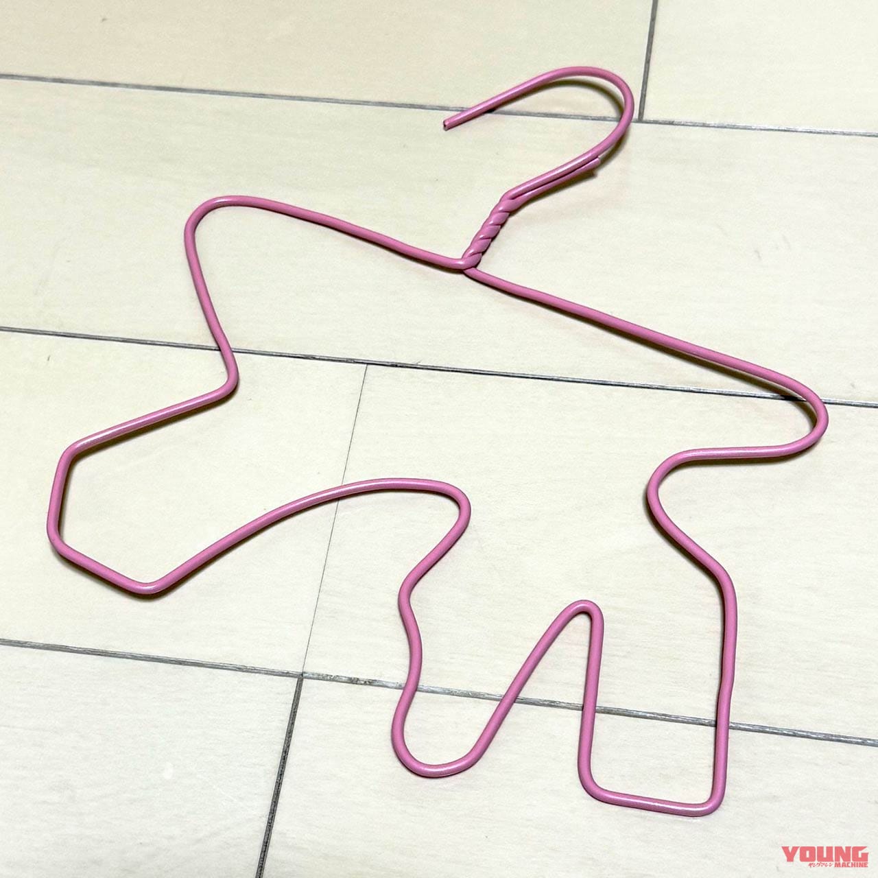 【第4戦カタールGP】ロサイル・インターナショナル・サーキット|「100均ハンガーでMotoGPサーキット」制作の激レアさん発見:実は“RVF(NC35)が好きすぎて2台目も作っちゃう”剛の者だった