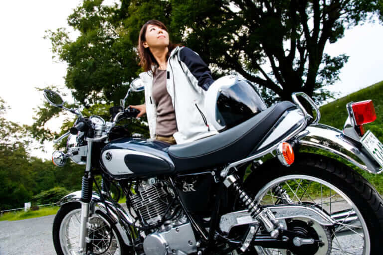 『ぶらり二輪散歩』村上菜つみ著|【『ぶらり二輪散歩』出版記念】著者・村上菜つみさんサイン会:3月30日の東京モーターサイクルショー会場で開催します!!