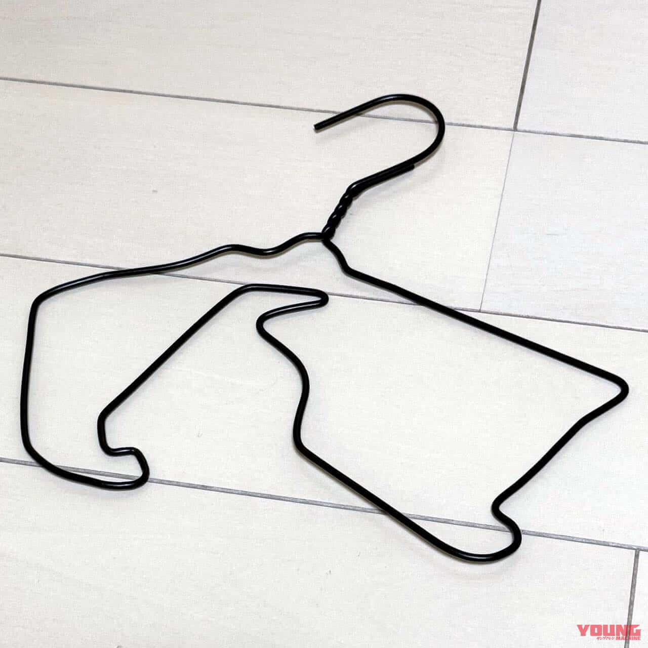 【第7戦イギリスGP】シルバーストン・サーキット|「100均ハンガーでMotoGPサーキット」制作の激レアさん発見:実は“RVF(NC35)が好きすぎて2台目も作っちゃう”剛の者だった