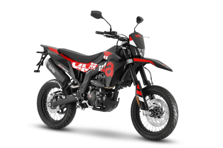 aprilia SX125|さらにシュッとした2025モデル! アプリリアが50万前後の125ccオフローダーRX125/モタードSX125を受注開始