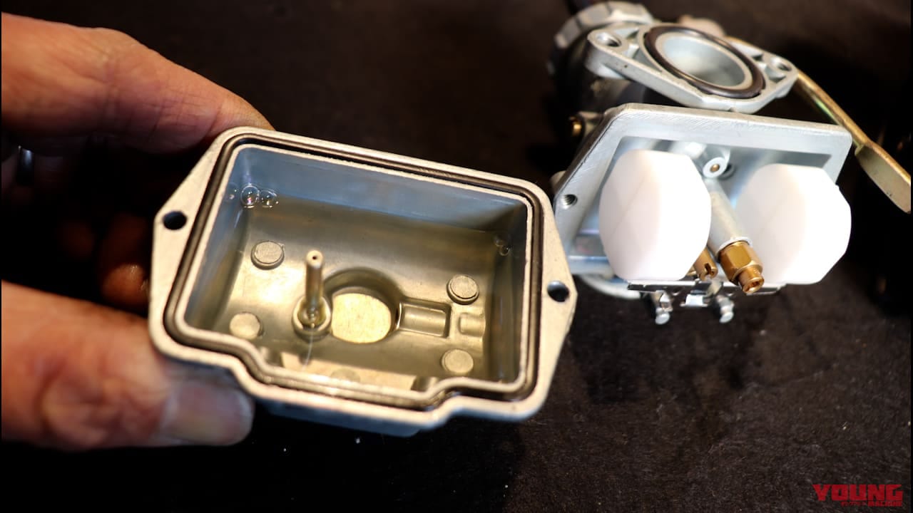 分解する前に試して! 長期保管の不動バイクを再始動させるキャブレターメンテナンス【ドライバー1本でOK】|分解不要! まず試して! 長期保管の不動バイクを再始動させるキャブレターメンテナンス【ドライバー1本でOK】