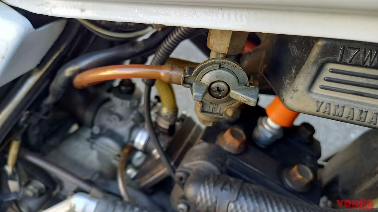 分解する前に試して! 長期保管の不動バイクを再始動させるキャブレターメンテナンス【ドライバー1本でOK】|分解不要! まず試して! 長期保管の不動バイクを再始動させるキャブレターメンテナンス【ドライバー1本でOK】