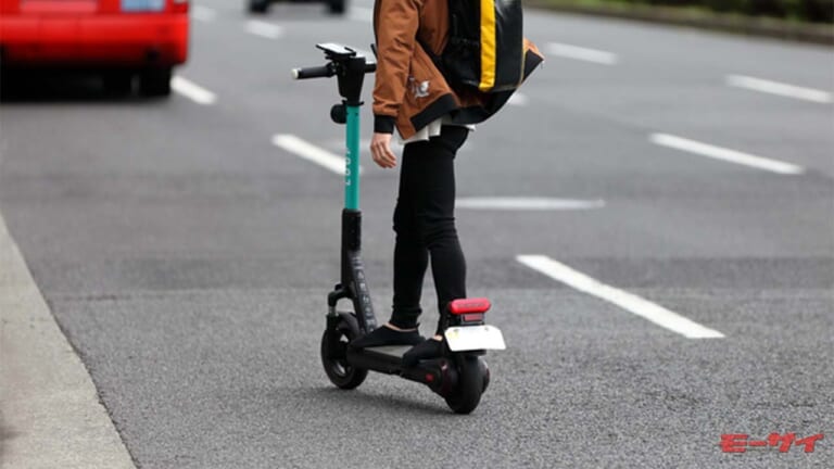 特定小型原付「立ち乗り」って不安定じゃないの？ バイク乗りが「運転姿勢」をマジメに考えてみた