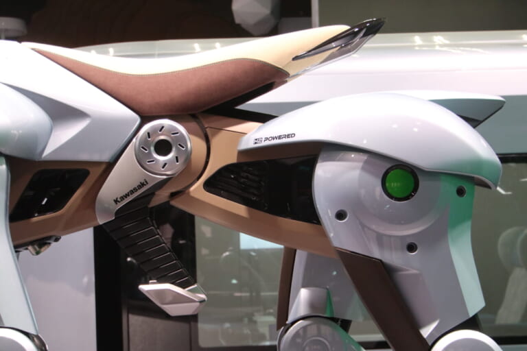 CORLEO|「2ストロークエンジン復活の狼煙」カワサキの新世代モビリティが大阪万博で公開【心臓部は開発が進む2スト水素ターボ】