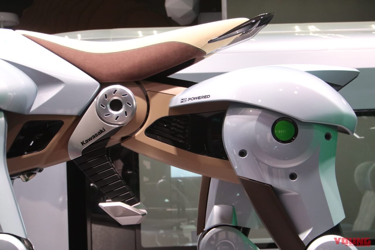 |「2ストロークエンジン復活の狼煙」カワサキの新世代モビリティが大阪万博で公開【心臓部は開発が進む2スト水素ターボ】
