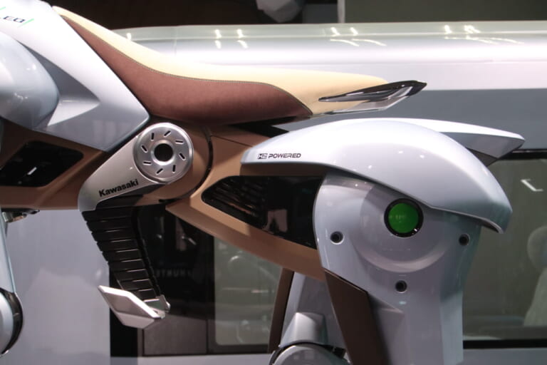 CORLEO|「2ストロークエンジン復活の狼煙」カワサキの新世代モビリティが大阪万博で公開【心臓部は開発が進む2スト水素ターボ】